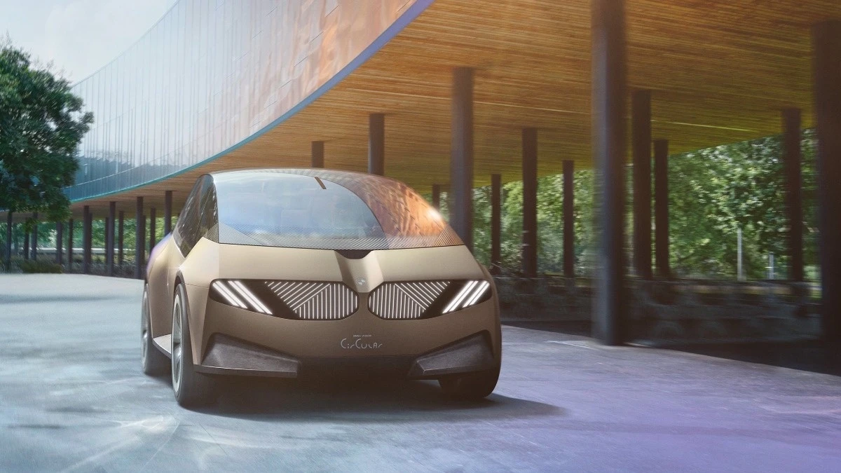 Для тех, кто был занят: старт производства BMW i4 и другие яркие события недели.