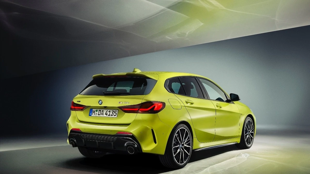 Для тех, кто был занят: старт производства BMW i4 и другие яркие события недели.