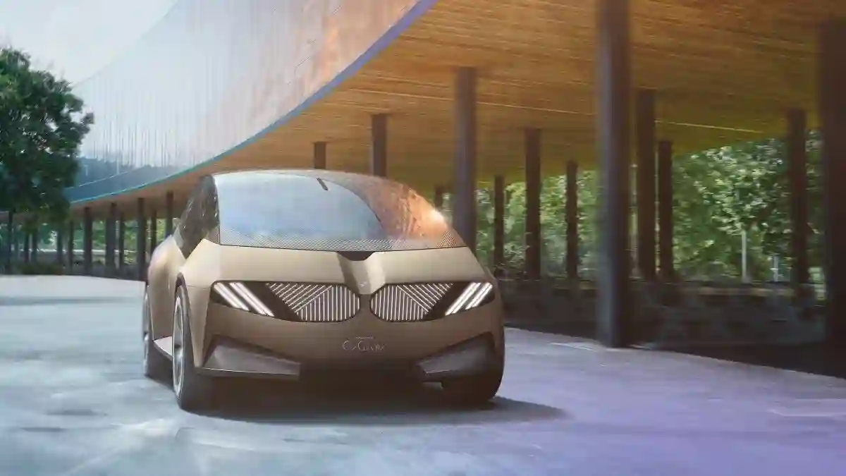 Для тех, кто был занят: старт производства BMW i4 и другие яркие события недели.