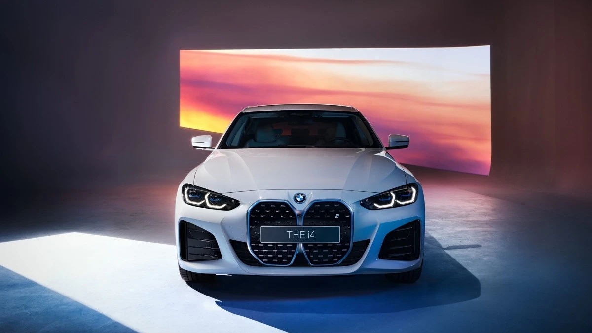 Для тех, кто был занят: старт производства BMW i4 и другие яркие события недели.