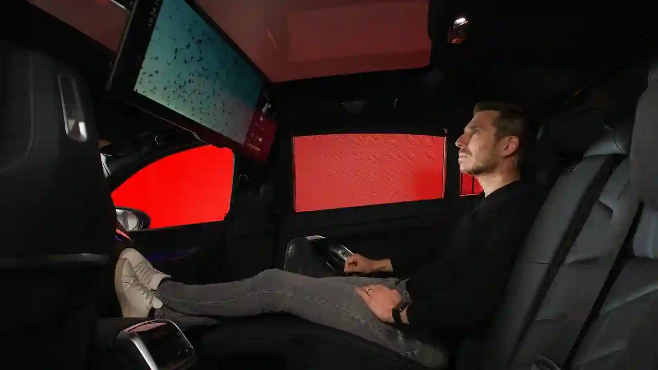 Проекционный экран BMW Theatre Screen