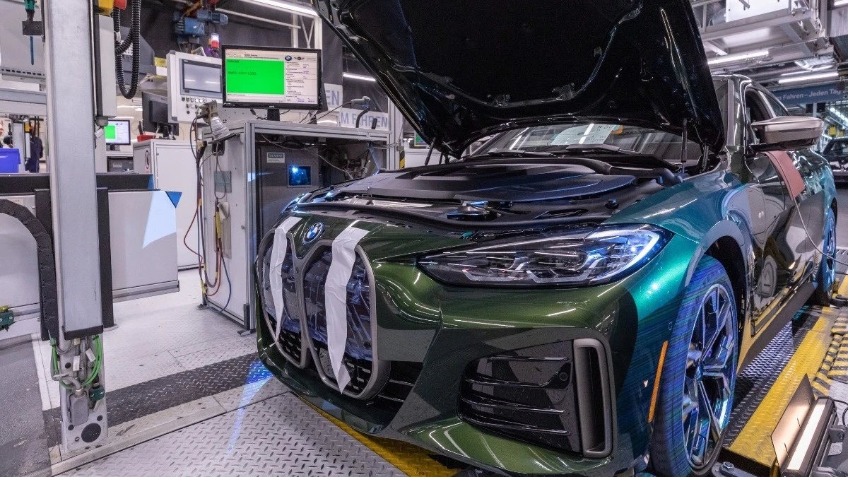 Для тех, кто был занят: старт производства BMW i4 и другие яркие события недели.