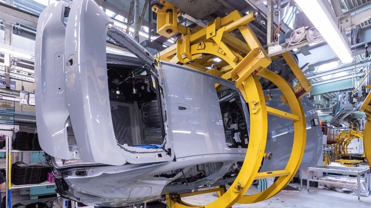 Для тех, кто был занят: старт производства BMW i4 и другие яркие события недели.