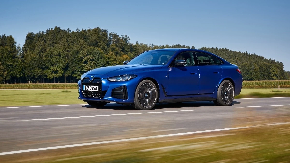 Для тех, кто был занят: старт производства BMW i4 и другие яркие события недели.