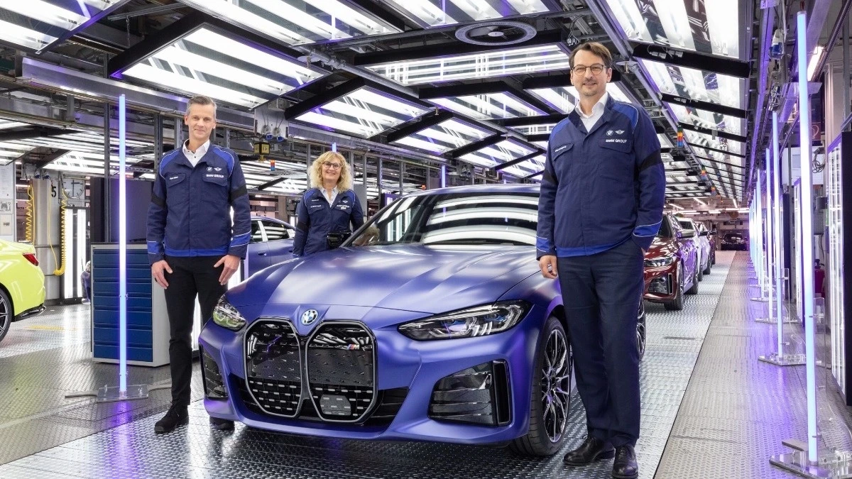 Для тех, кто был занят: старт производства BMW i4 и другие яркие события недели.
