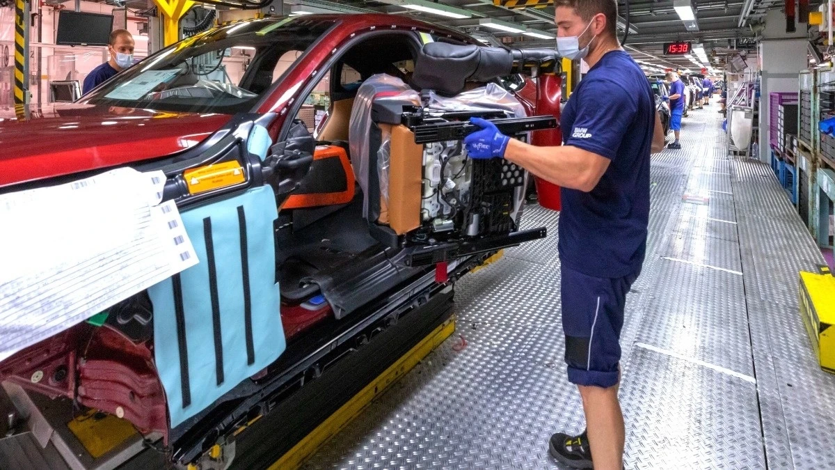 Для тех, кто был занят: старт производства BMW i4 и другие яркие события недели.