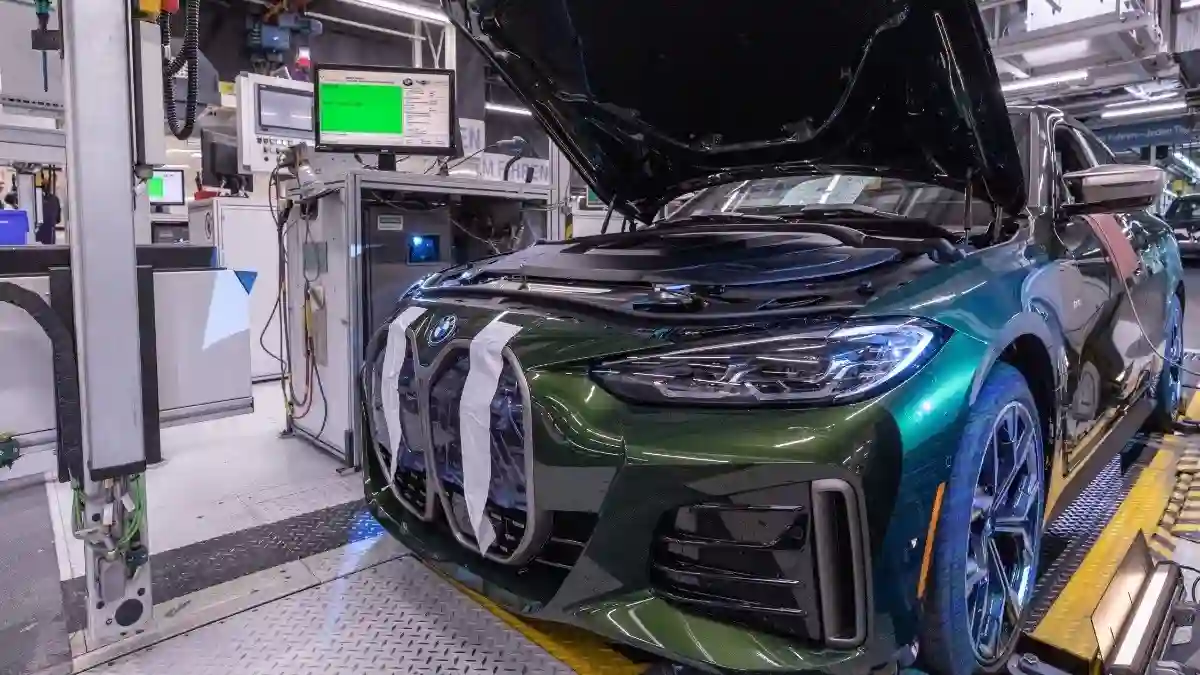 Для тех, кто был занят: старт производства BMW i4 и другие яркие события недели.